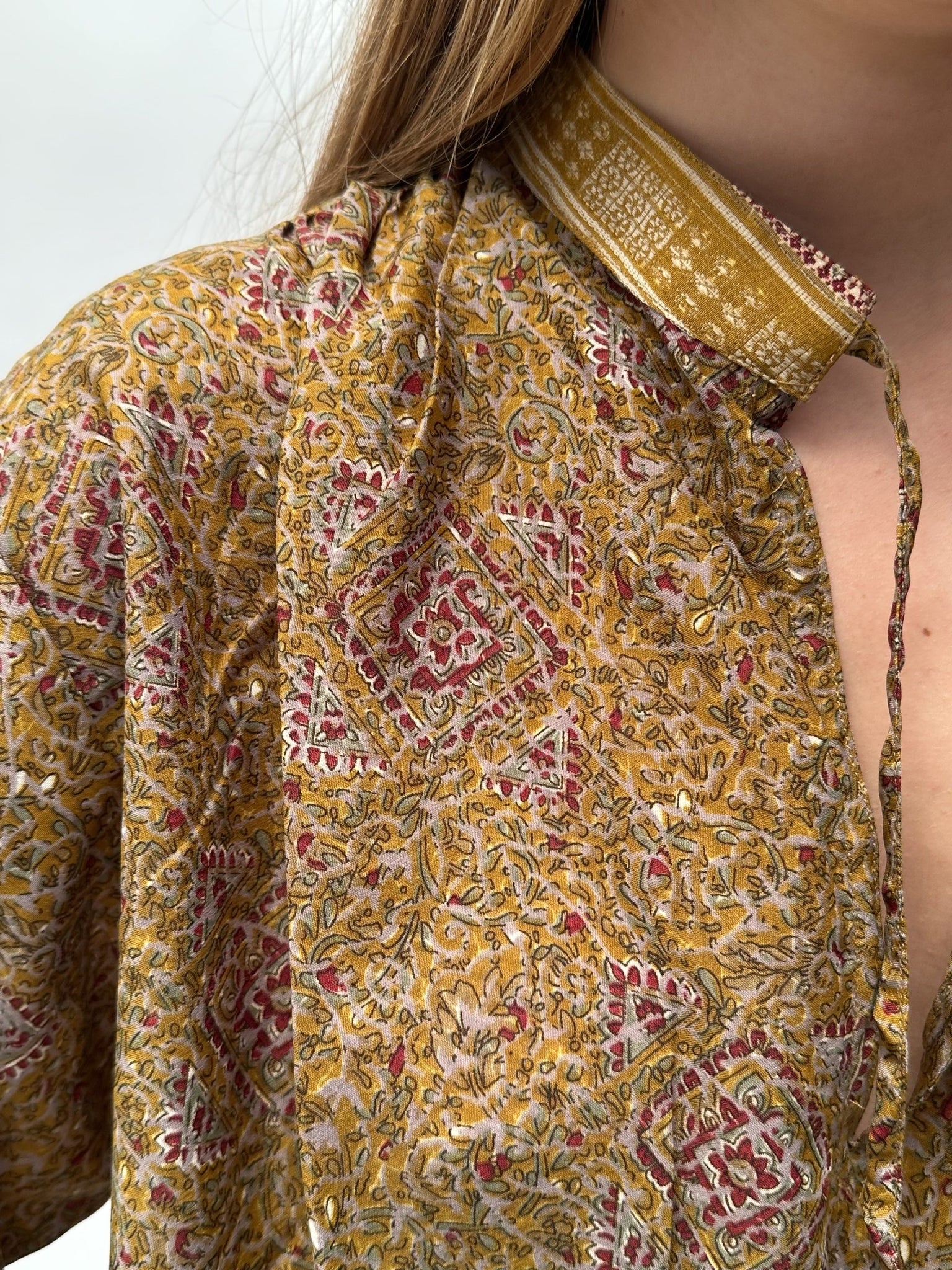 Blouse Arya Safran à motifs